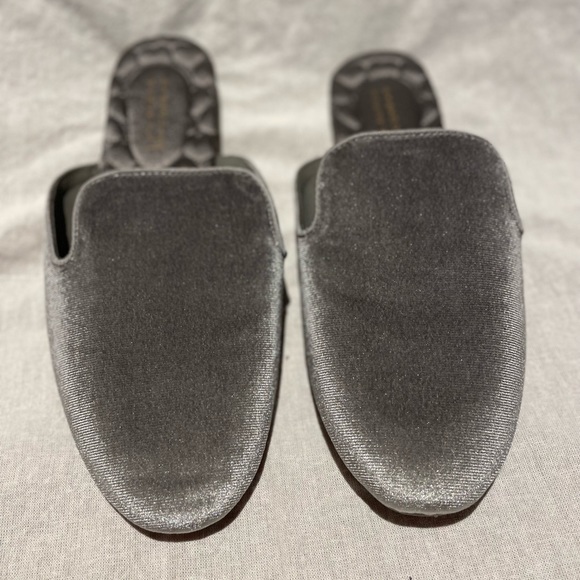 NIB Winter Slippers Grey Velvet Home Slippers With Padded Footbed Size Large - Picture 5 of 7